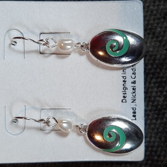 Oval Shape Swirl Turquoise Hand Painted Epoxy Dangle Drop Earrings Pearls - Picture 2 of 3